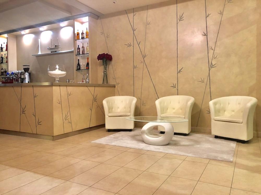 Hotel Cosmopol チェゼナーティコ エクステリア 写真
