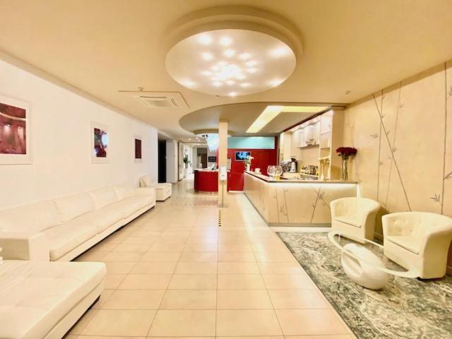 Hotel Cosmopol チェゼナーティコ エクステリア 写真